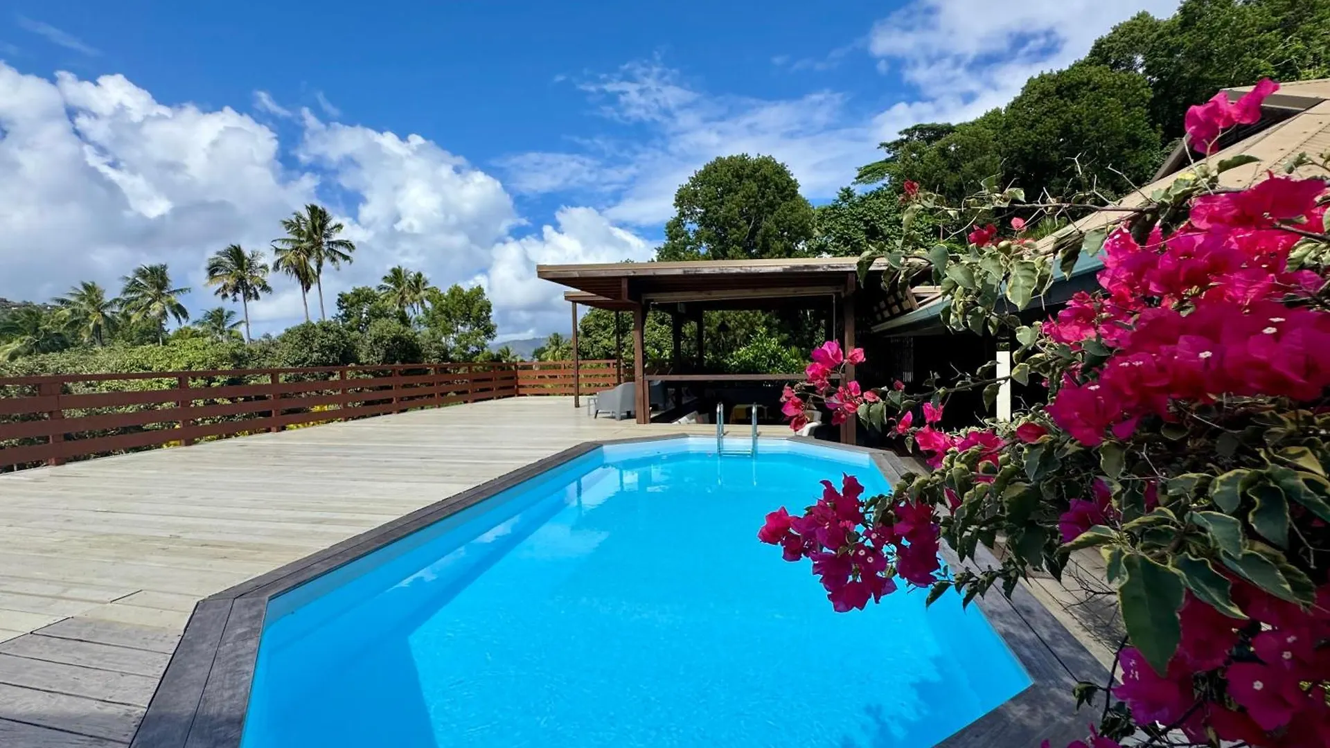Inake Lodge Atuona Fransız Polonezyası